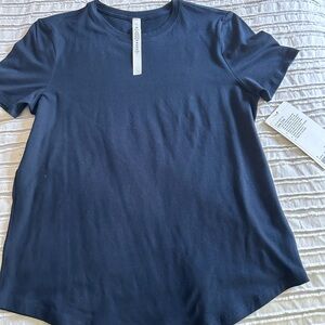 Lululemon navy blue tee